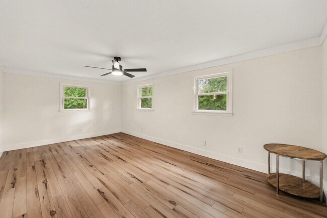 Building Photo - 5815 Hume Ave