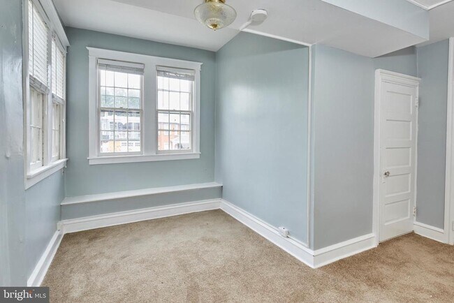 Building Photo - 1412 Delaware Ave