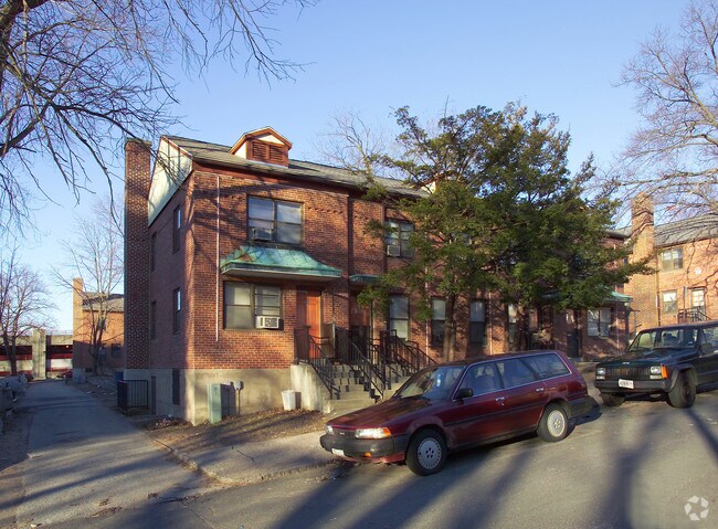 Building Photo - 19-23 Oliver St