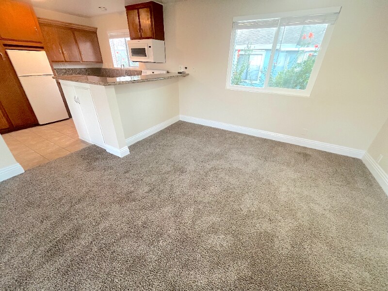 Building Photo - 931 W 19th St