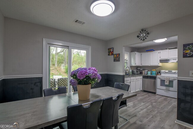 Building Photo - 356 Meadow Trace Dr