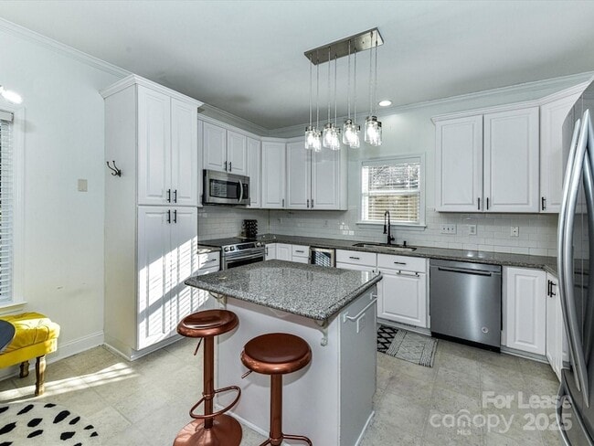 Building Photo - 6915 Pleasant Dr