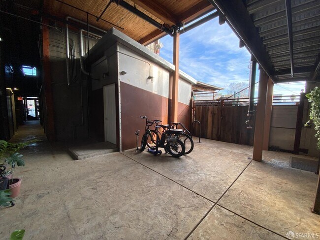 Building Photo - 6105 San Pablo Ave