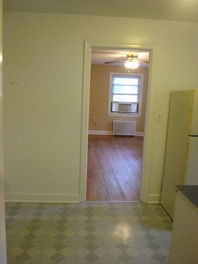 Building Photo - 8206 Greenwood Ave