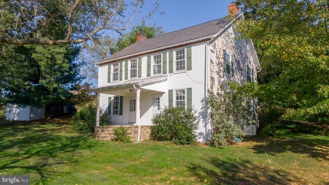 Building Photo - 1025 N Chatham Rd