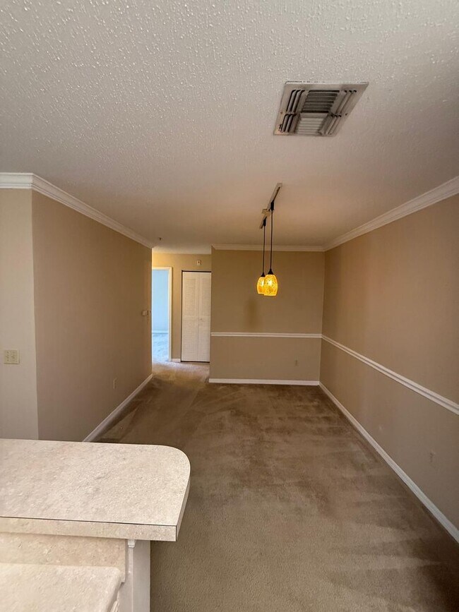 Building Photo - Oviedo Condo