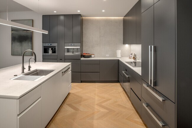 Building Photo - 1917 S Calumet Ave