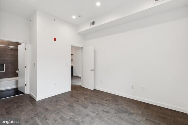 Building Photo - 2028 E Fletcher St