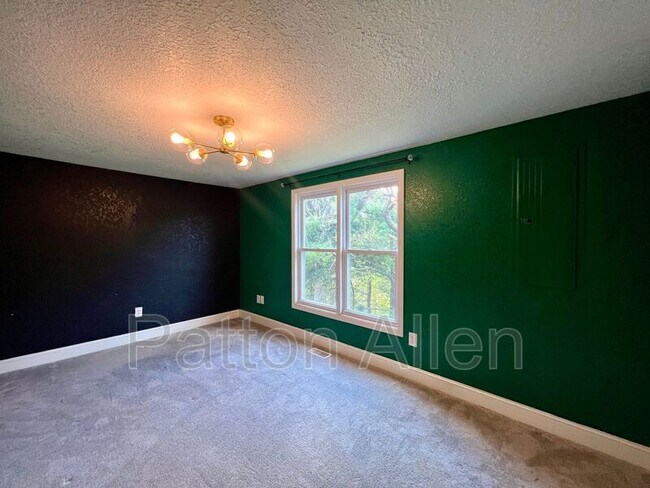 Building Photo - 15 Lela Ln