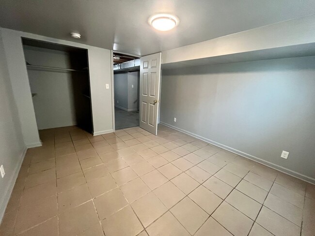 Building Photo - Taylor Street 4813-4815