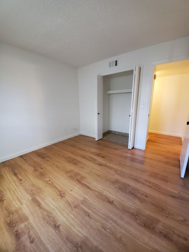 Building Photo - Ground level 2 bed/2 bath condo- Guadalupe & Country Club