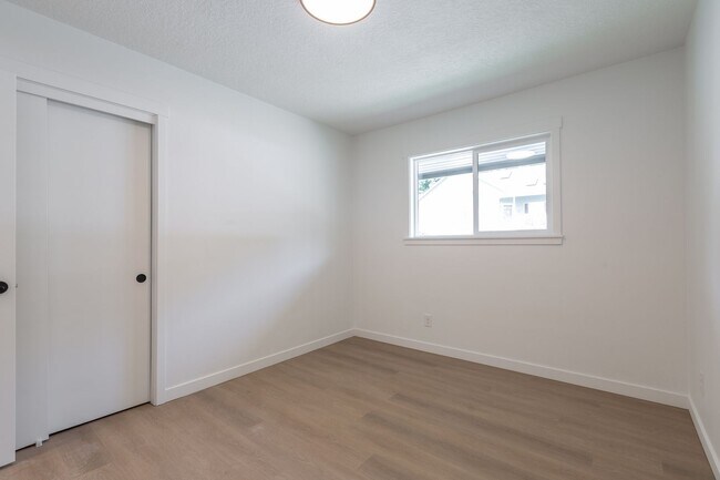 Building Photo - Crowne Pointe Apartment Homes