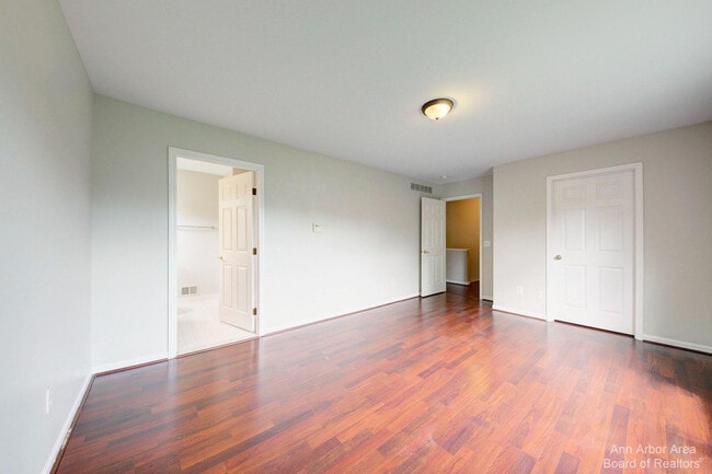 Building Photo - 3127 Dunwoodie Rd