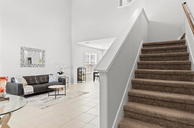 Building Photo - 246 Salt Springs Rd