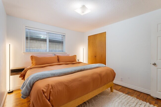 Building Photo - 7414 SE Ogden St