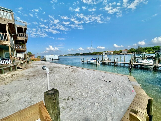 Building Photo - 330 Bluefish Dr