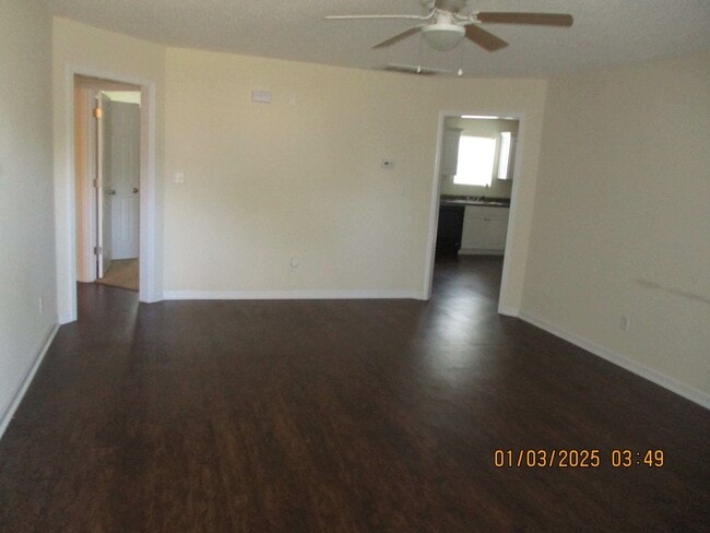 Building Photo - 207 Glade Ln