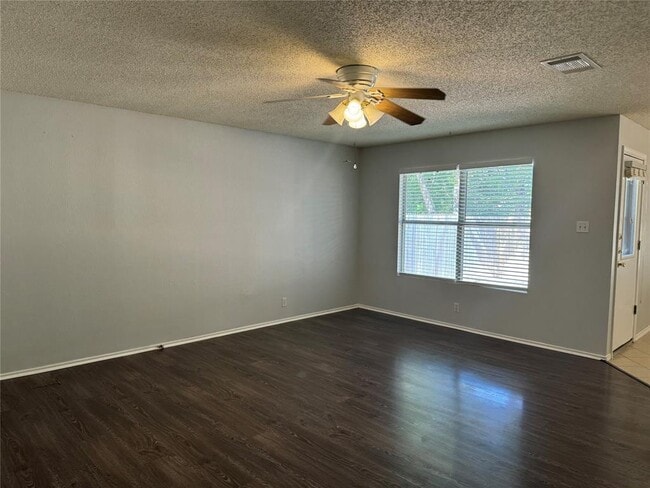 Building Photo - 9700 Copper Creek Dr