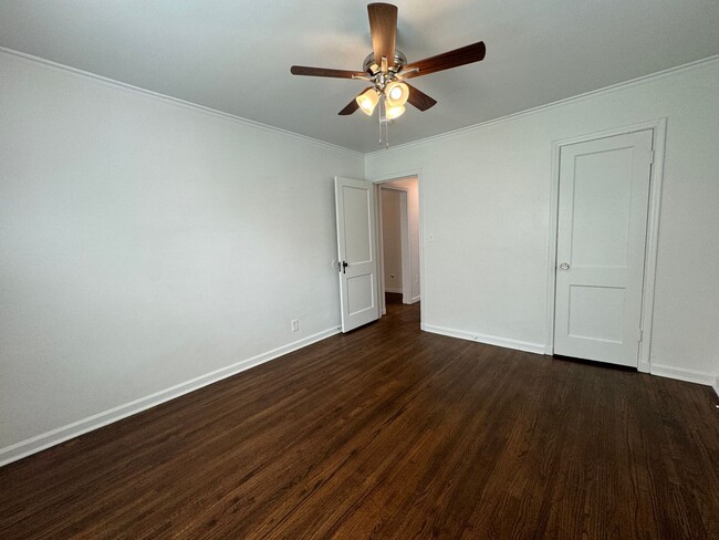 Building Photo - Adorable 2 bedroom 1 bath!