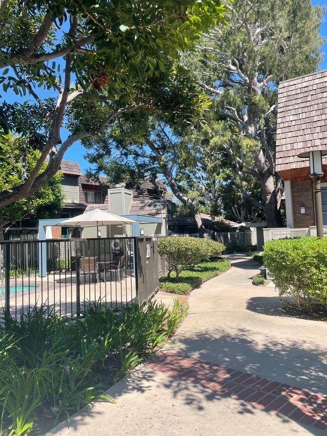 Building Photo - 13360 Maxella Ave
