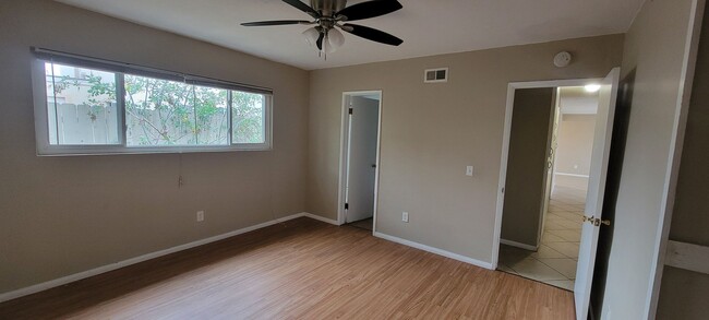 Building Photo - 3-Bed/2-Bath House w/2-Car Garage Near Str...