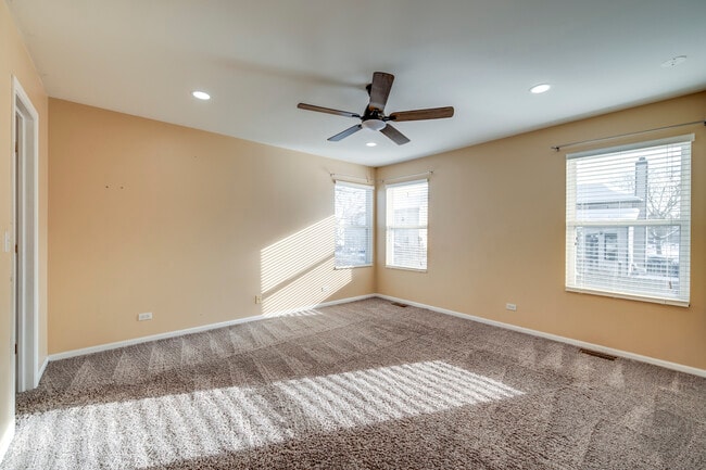 Building Photo - 4055 Blackstone Dr