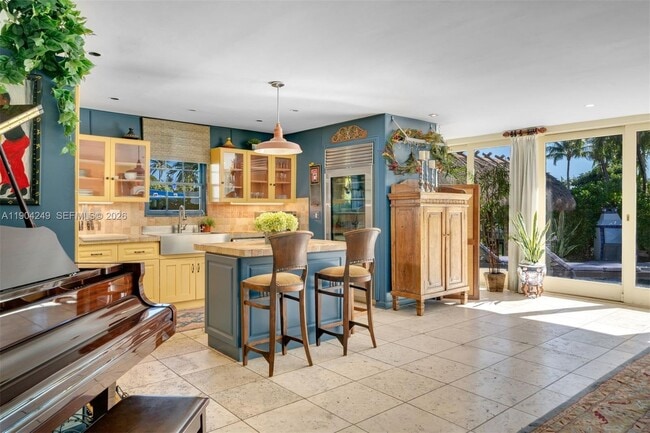 Building Photo - 7975 Biscayne Point Cir