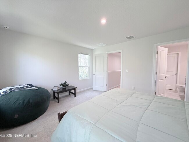 Building Photo - 5885 Creekside Crossing Dr