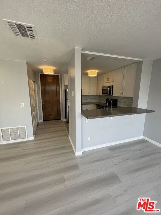 Building Photo - 121 S Hope St