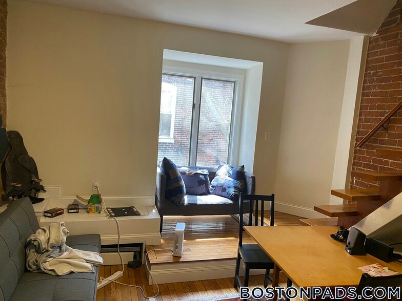 Building Photo - 34 Sussex St