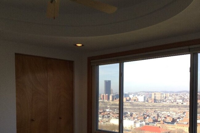 Building Photo - 2309 Wellington St