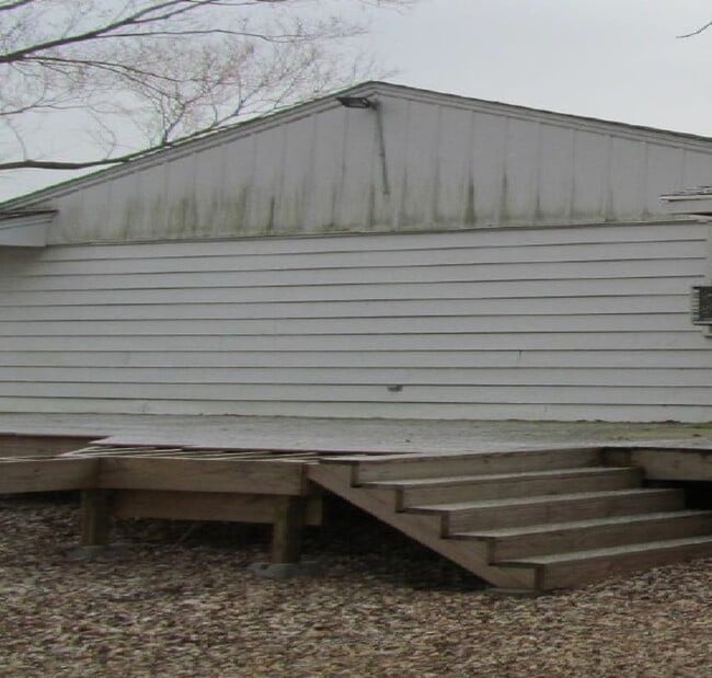 Building Photo - For Sale Only - Handyman Special