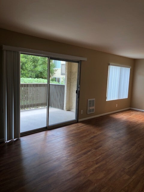 Building Photo - Prime Location in La Jolla!