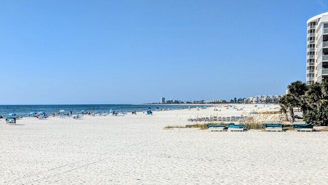 Building Photo - 2 BED 1 BATH CONDO ON SIESTA KEY **ALL UTILITIES/WIFI INCLUDED**