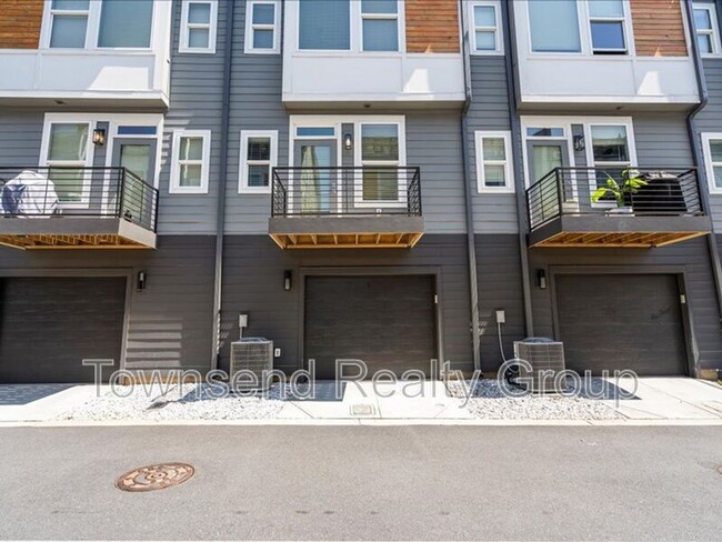Building Photo - 2122 Bryant Park Dr