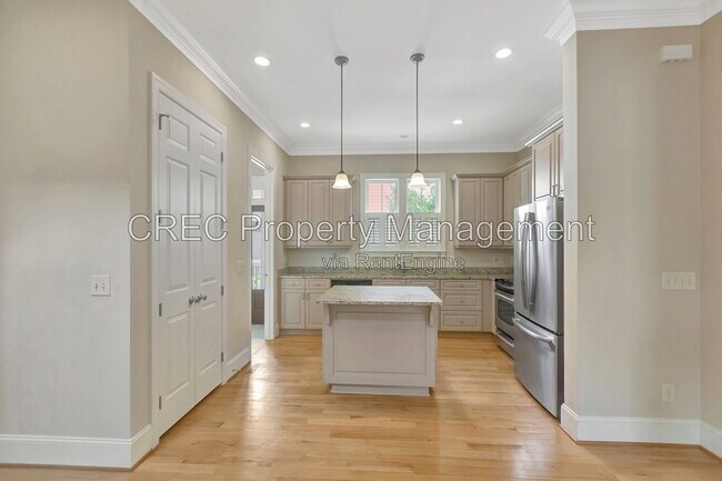 Building Photo - 1705 Doldridge St