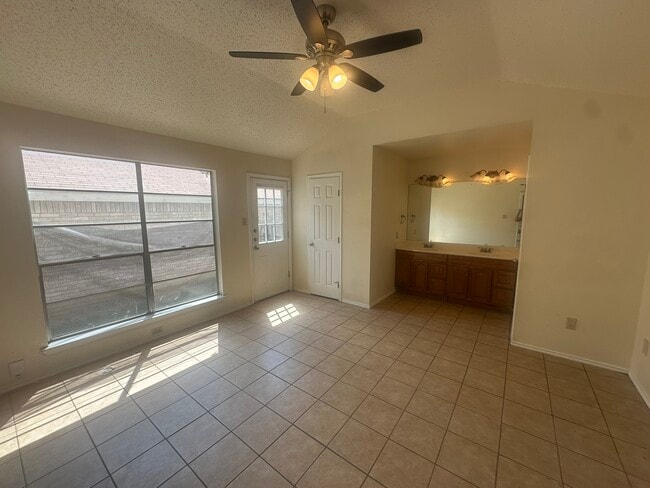 Building Photo - 9515 Brook Green