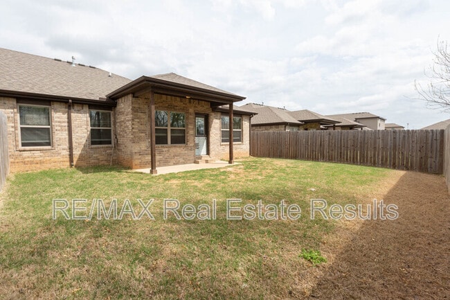 Building Photo - 1523 Purple Finch St