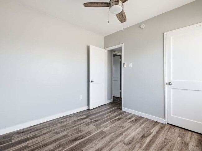 Building Photo - 2 Bed 1 Bath with covered parking!