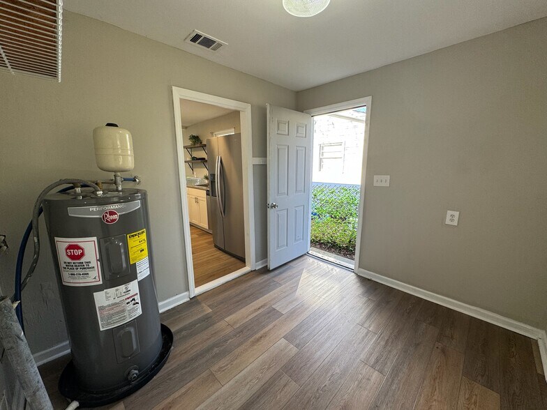 Building Photo - 2052 E 42nd St