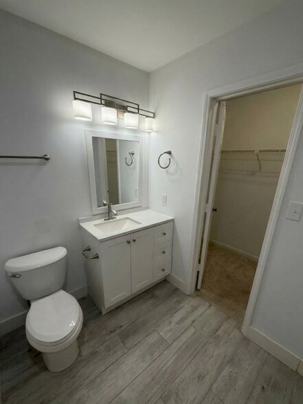 Building Photo - 3155 Cape Cir