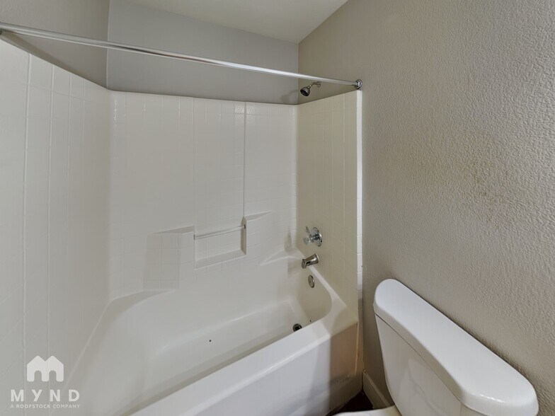 Building Photo - 2704 Exulted Valley Ave