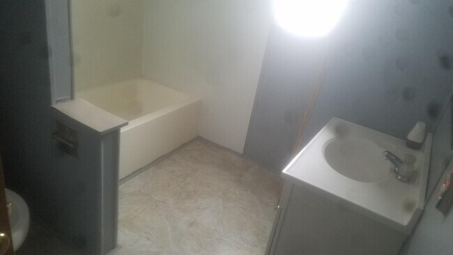 Building Photo - 21727 Woodburn Rd