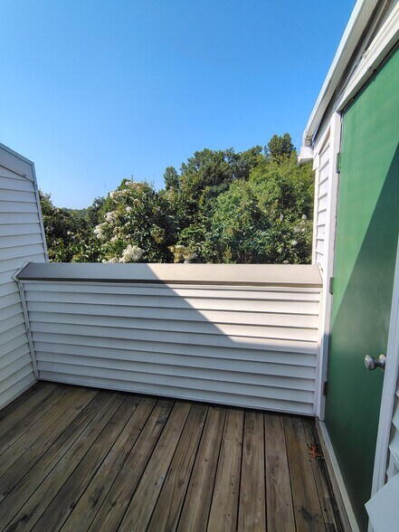 Building Photo - 600 Reusens Rd