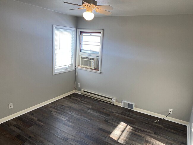 Building Photo - A must see!!! This spacious and newely upd...