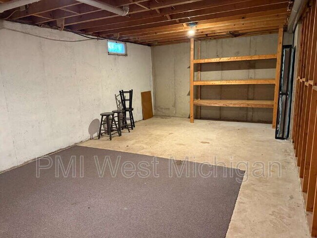 Building Photo - 513 24th Ave