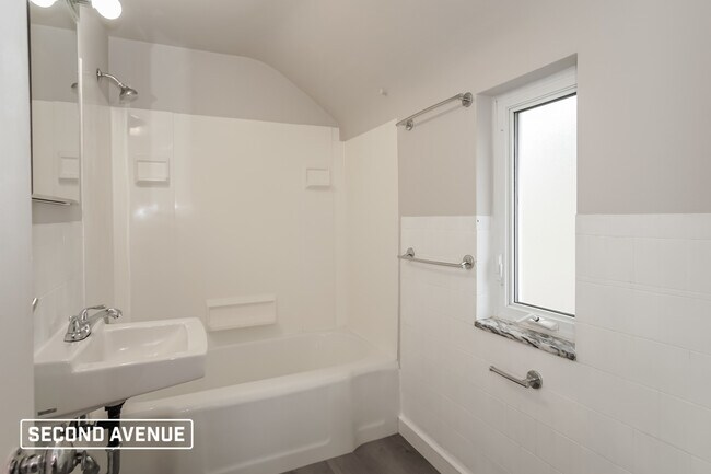 Building Photo - 125 Marion St