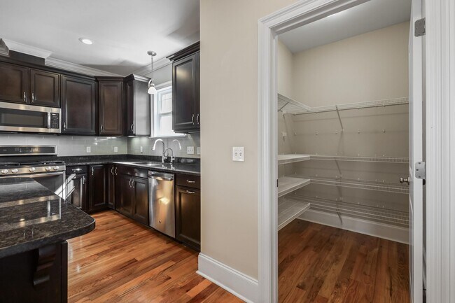 Building Photo - 2561 Lantana Ln