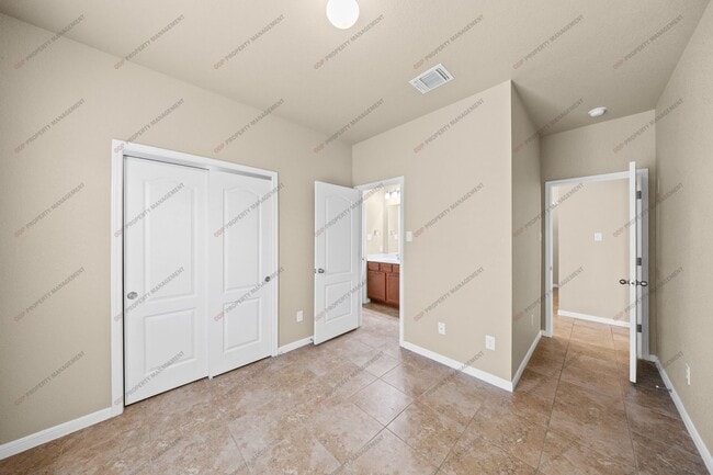 Building Photo - 7605 Hickman St