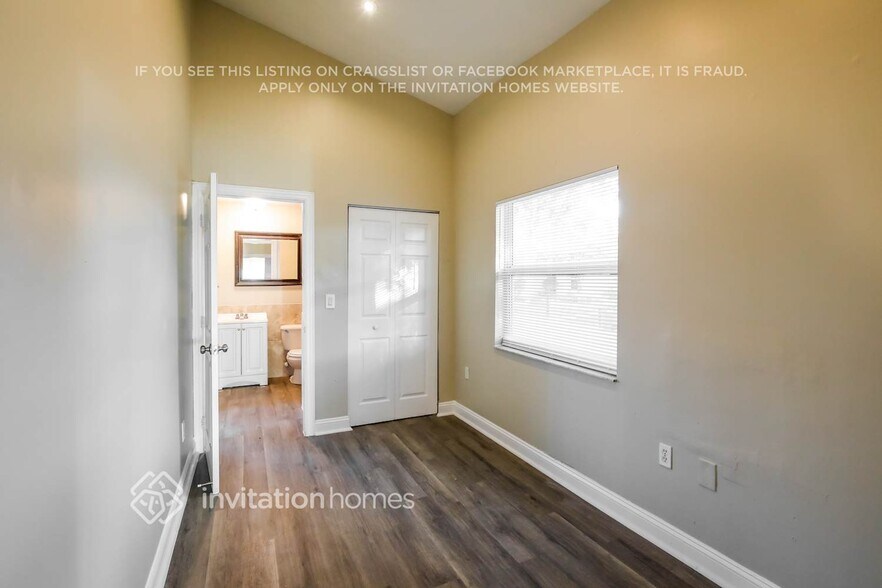 Building Photo - 2880 NW 68th Ln